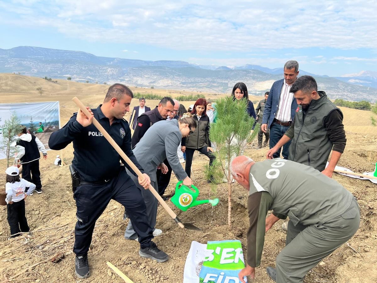 11 Kasım Milli Ağaçlandırma Günü Dolayısıyla Fidan Dikme Etkinliği Yapıldı